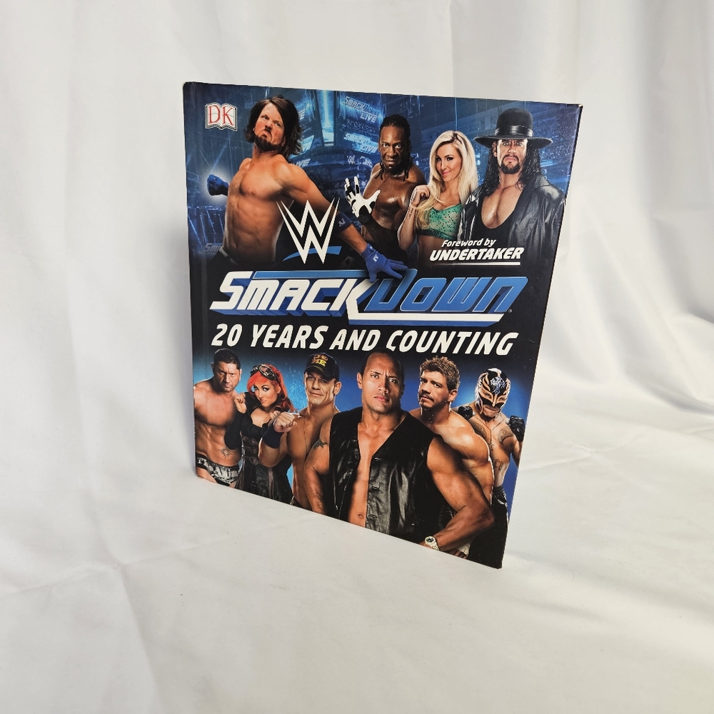 H9781465483607 WWE SMACKDOWN:‎ 20 Years and Counting Hardbound